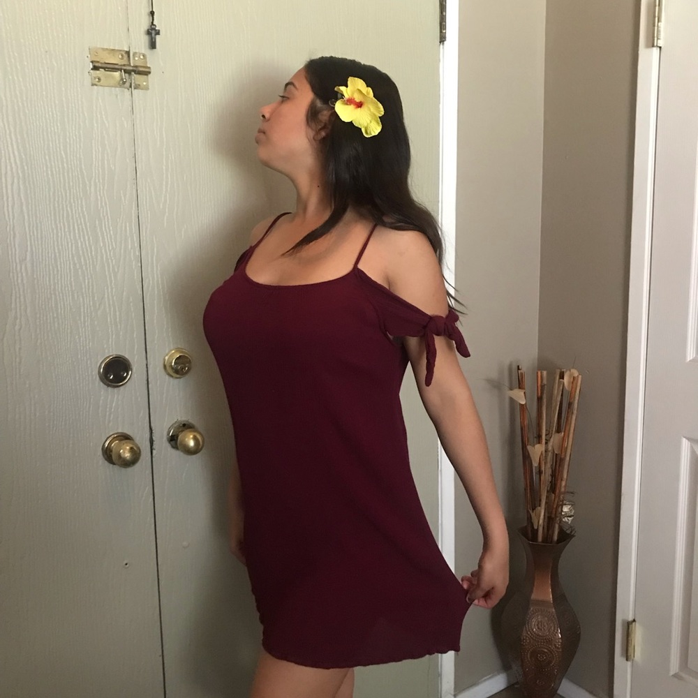 Burgundy flowy dress short